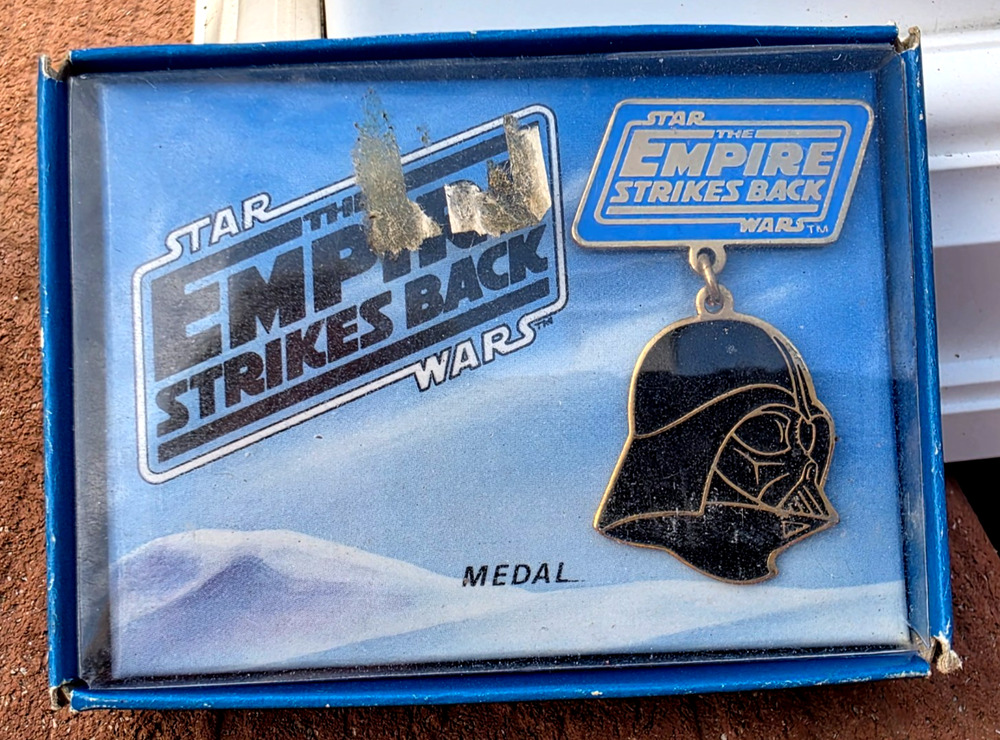 New 1980 Star Wars: Empire Strikes Back Medal In The Box Darth Vader W Berrie